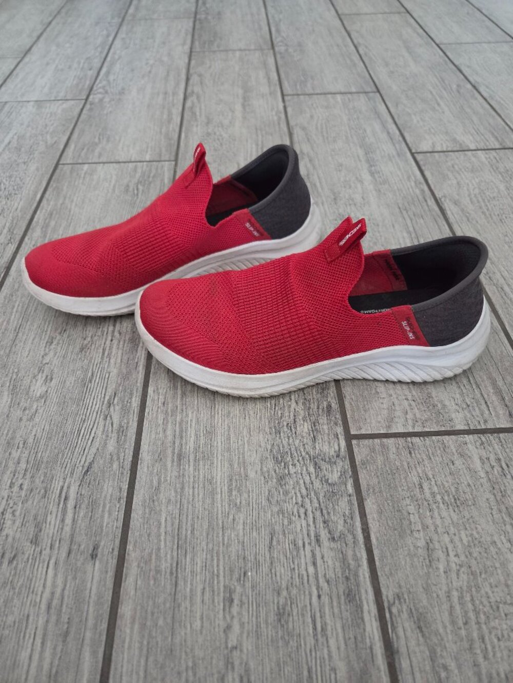 Skechers Women's Slip-ins Air-Cooled Memory Foam Sneakers Red Black Size 6.5